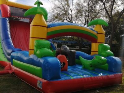 Renta de Inflable Interactivo Jurásico palmeras