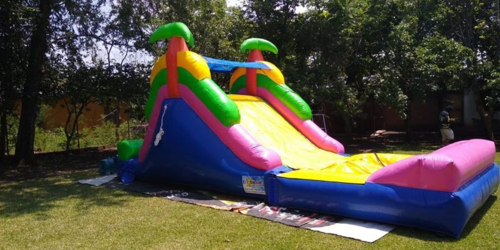 Renta de Inflable Palmeras Mediano