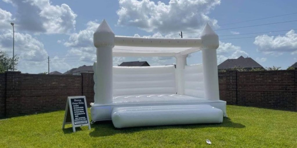 Renta de Inflables Blancos y Rosas