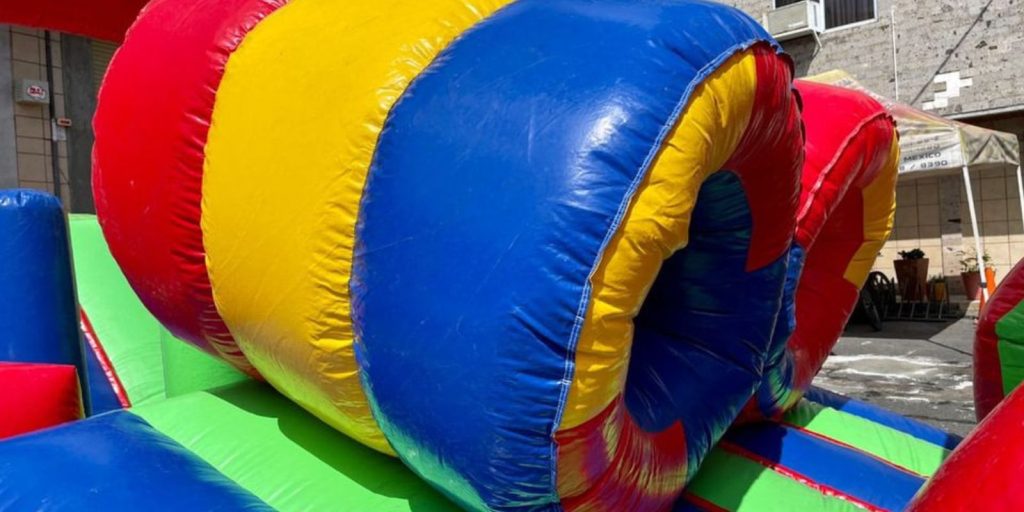 Renta de Inflable Obstáculos 8 mts