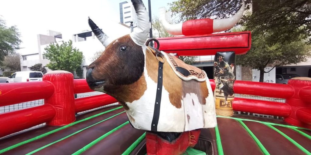 Renta de Toro mecánico con piel