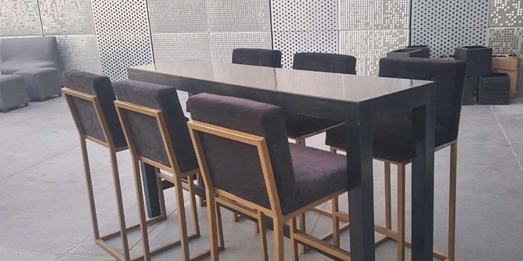 Renta de Mesa Rectangular Tipo Bar de Madera Color Negro