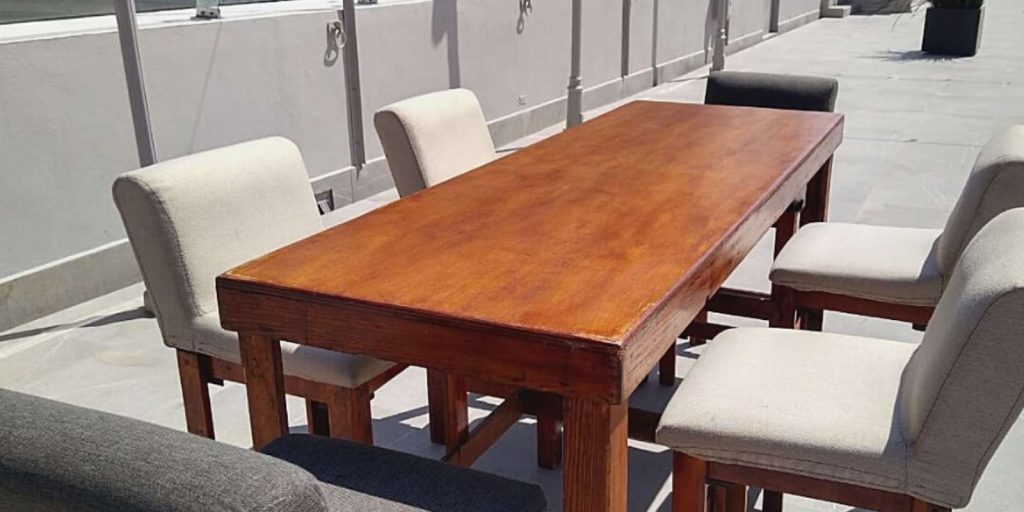 Renta de Mesa Rectangular Tipo Bar de Madera