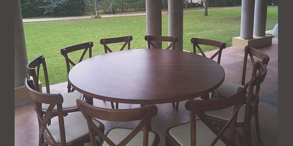 Renta de Mesa Redonda de Madera para Eventos