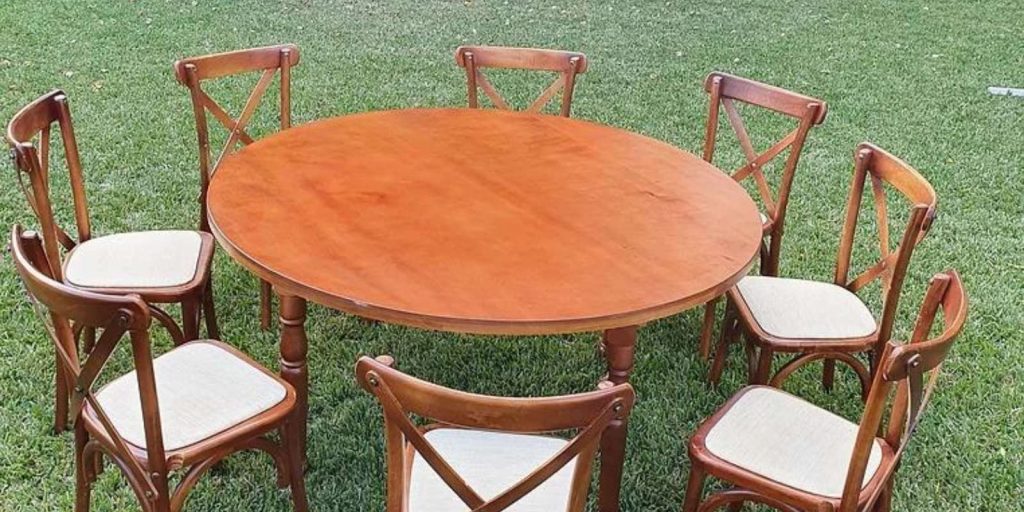 Renta de Mesa Redonda de Madera para Eventos