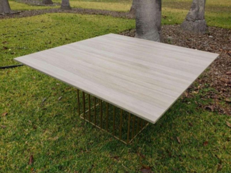 Renta de Mesa para Dulces - Base Dorada