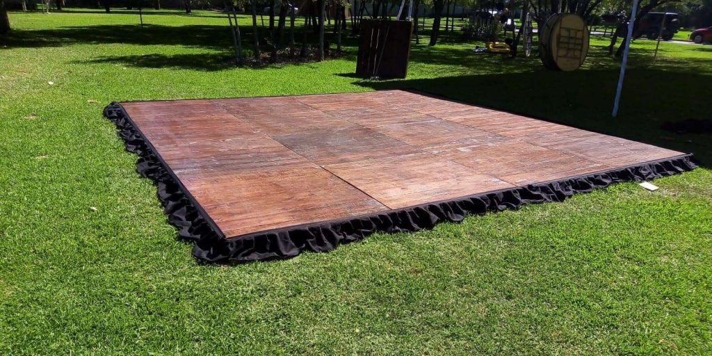 Renta de Tarima Estilo Vintage para Eventos