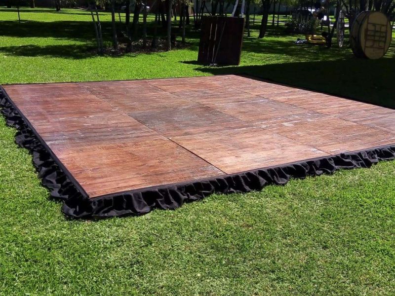 Renta de Tarima Estilo Vintage para Eventos