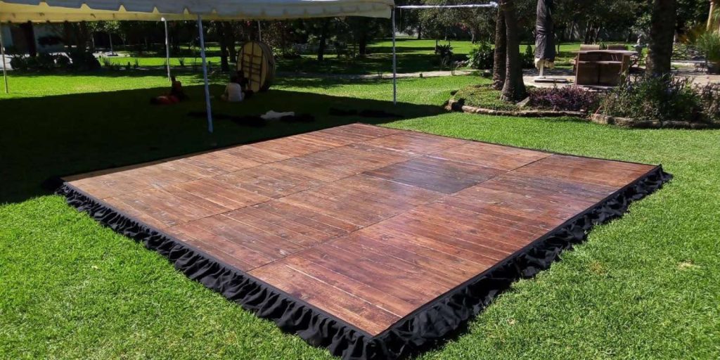 Renta de Tarima Estilo Vintage para Eventos