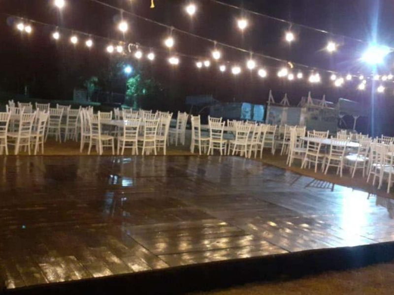 Renta de Tarima Estilo Vintage para Eventos