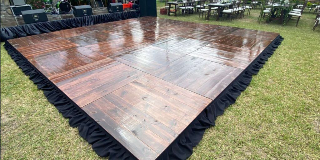 Renta de Tarima Estilo Vintage para Eventos