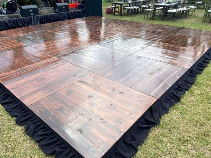 Renta de Tarima Estilo Vintage para Eventos