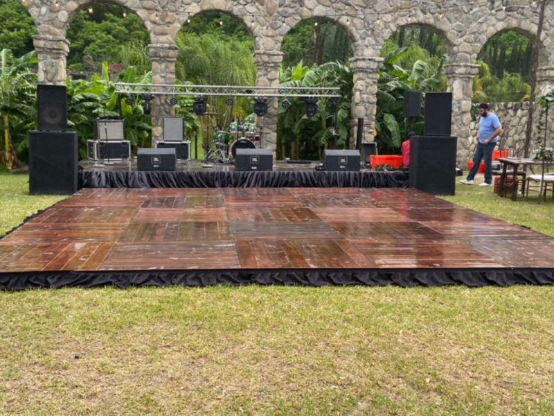 Renta de Tarima Estilo Vintage para Eventos