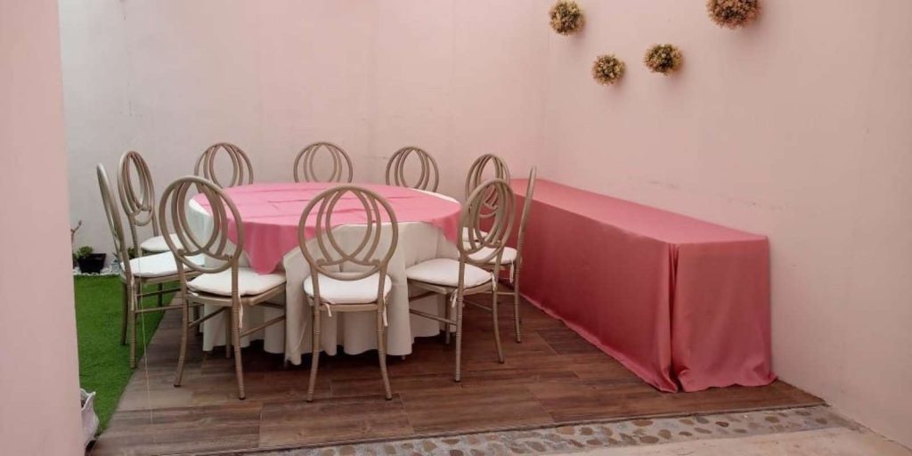 Renta de Paquete de Mesa con 10 Sillas Phoenix y Mantel