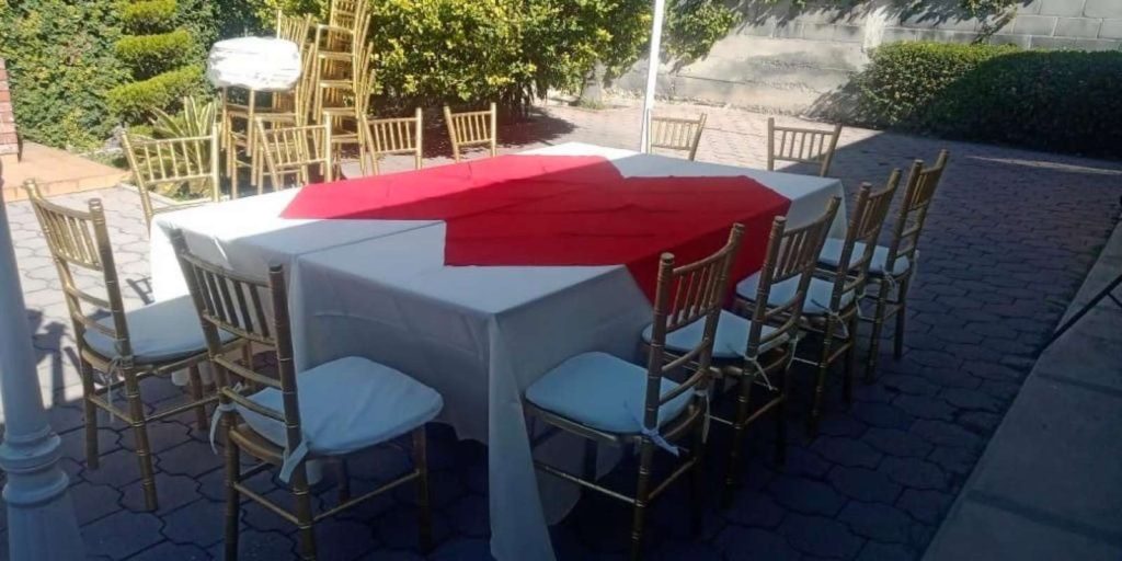 Renta de Paquete de Mesa Rectangular con 10 Sillas Tiffany y Mantel