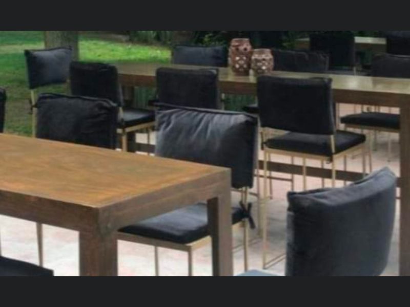 Paquete de Mesa Alta con 8 Sillas Periqueras en Saltillo