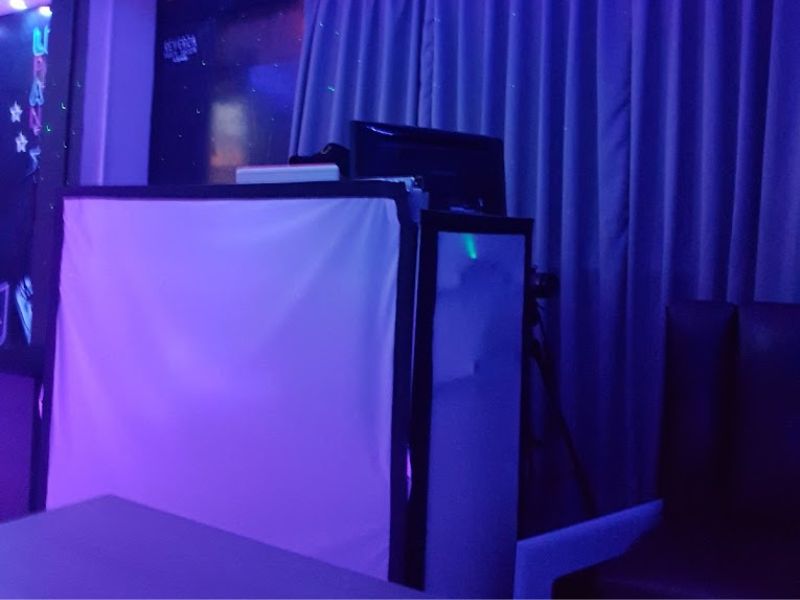 Salon & Karaoke Reverza Party