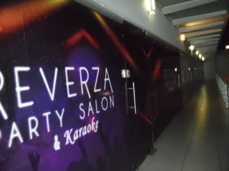 Salon & Karaoke Reverza Party