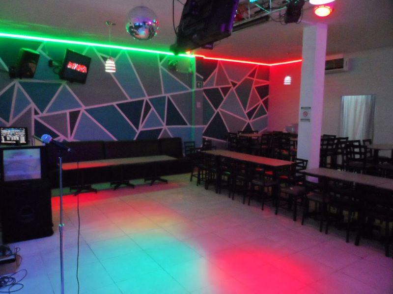 Salon & Karaoke Reverza Party