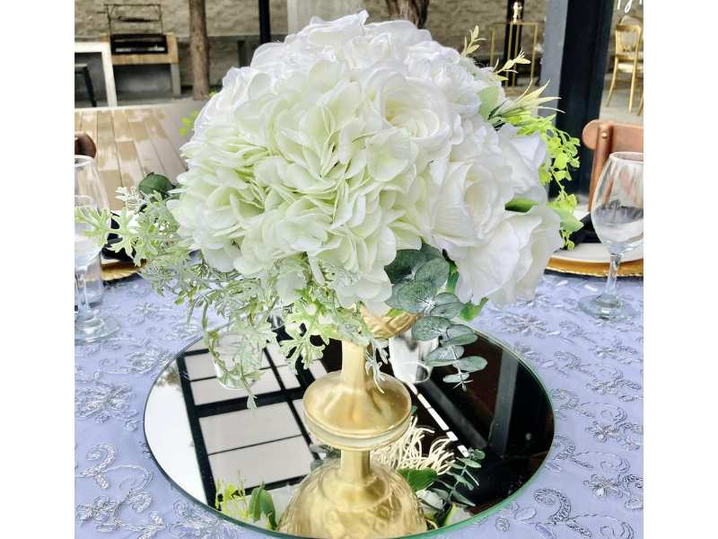 Arreglo Floral en Tonos Blancos/Verde