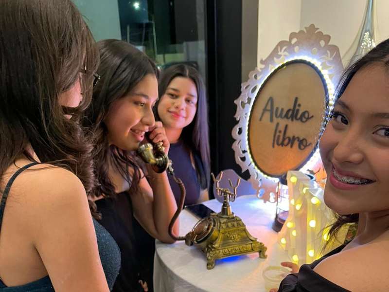 Cabina de Teléfono para Dejar Mensajes