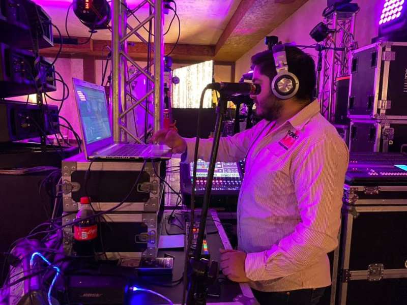 Paquetes DJ+Audio+Iluminación y Pantallas para Eventos