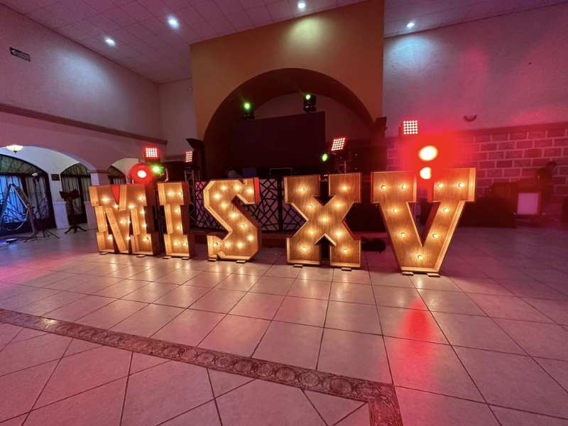 Renta Letras Gigantes