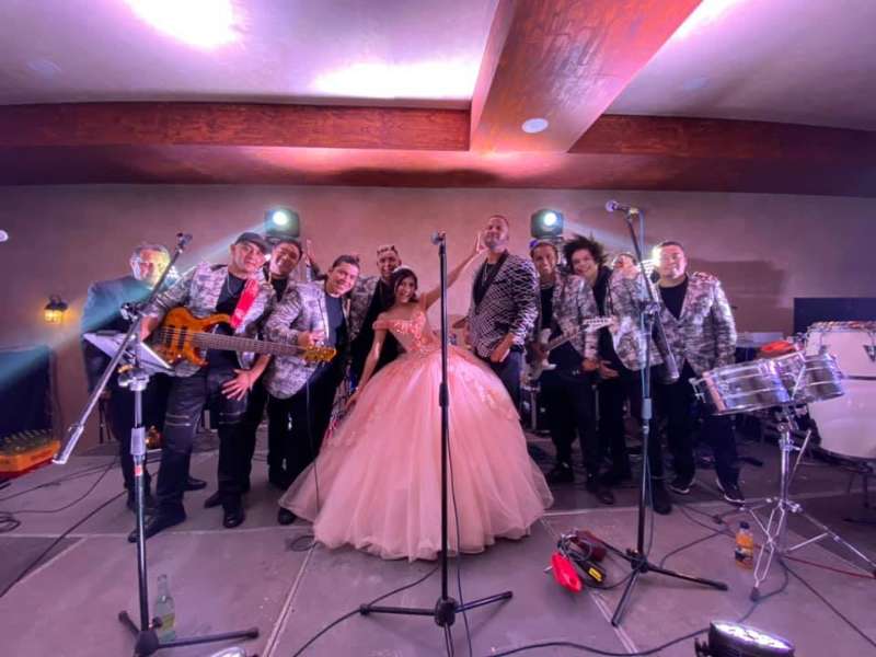 Paquete de Grupos en Vivo+DJ