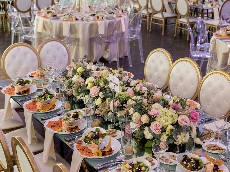 Renta de Mesas de Cristal Línea Kryion para eventos