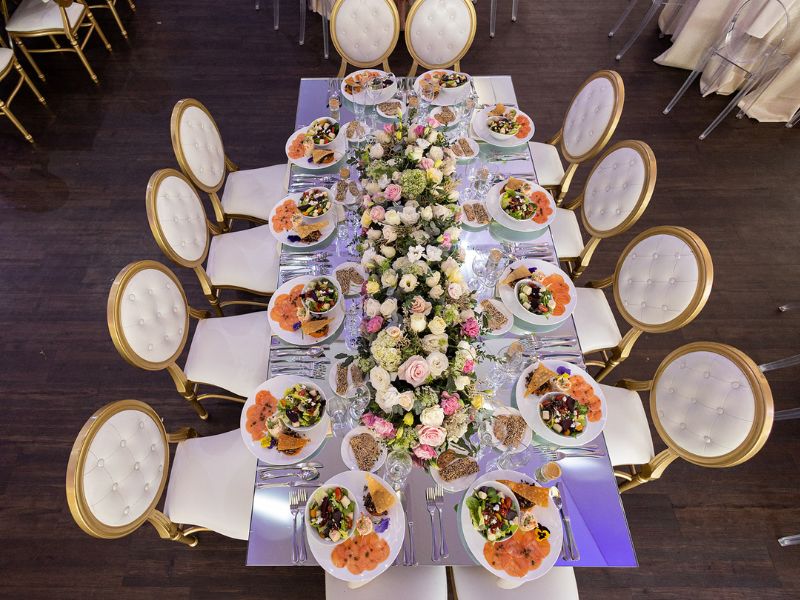 Renta de Mesas de Cristal Línea Kryion para eventos