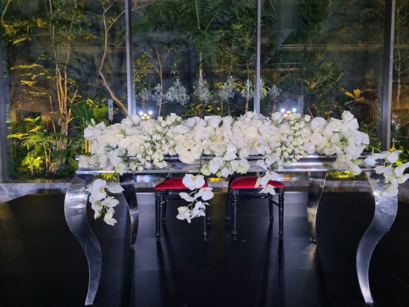 Renta de Mesa Cromada de Novios para eventos