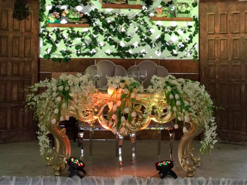 Renta de Mesa de Madera para Novios