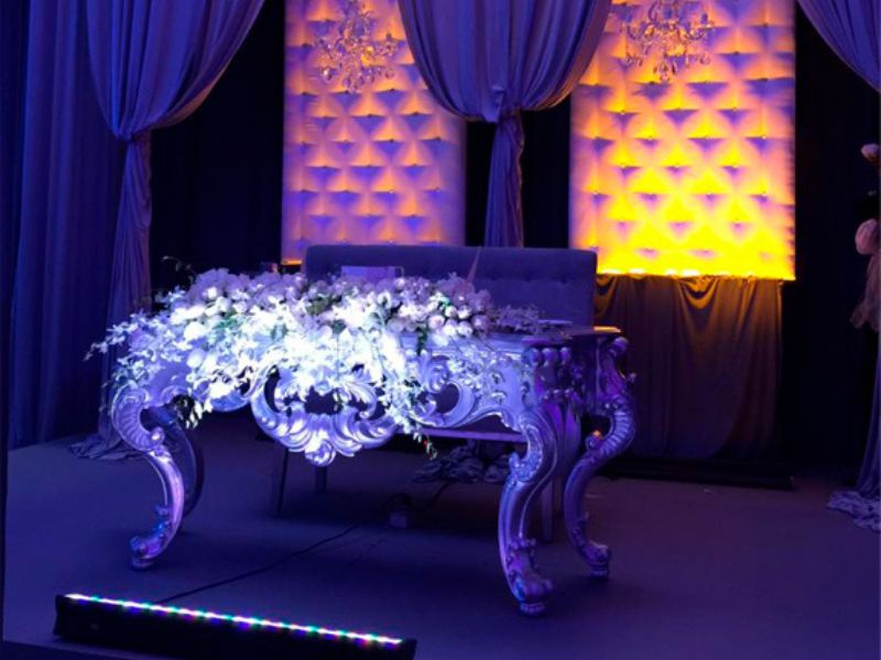 Renta de Mesa de Madera para Novios