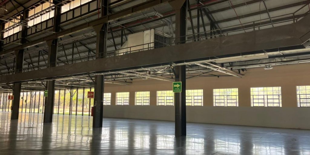 Nave Lewis Para 2500 personas Lobby y Ala Maestranza